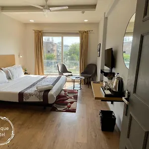 Hotel Saltstayz Sector 39- Near Rajiv Chowk & Sohna Road